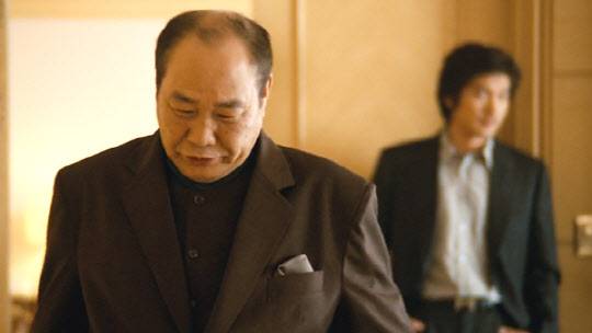 타짜를 보면 ‘너구리’라는 인물이 나온다. 그가 하는 유명 대사 가운데 하나가 바로 ‘난 돈만 받으면 돼’이다. 타짜 속 너구리의 대사를 떠올린 이유는 최근 자본시장 분위기와 묘하게 겹치는 모습이 있어서다. (사진=영화 타짜 스틸컷)