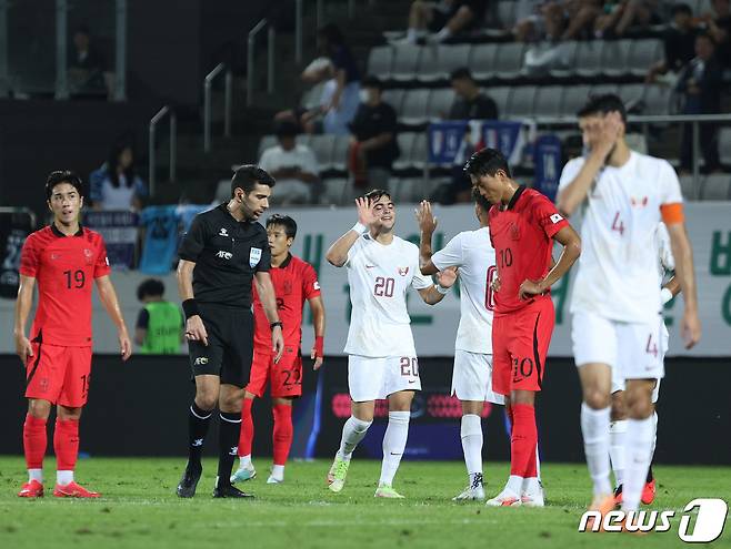 6일 오후 경남 창원시 창원축구센터에서 열린 아시아축구연맹(AFC) 23세 이하(U23) 아시안컵 예선 B조 조별리그 대한민국과 카타르의 경기에서 카타르 알라위가 골을 넣은 후 세리머니를 하고 있다. 2023.9.6/뉴스1 ⓒ News1 신웅수 기자