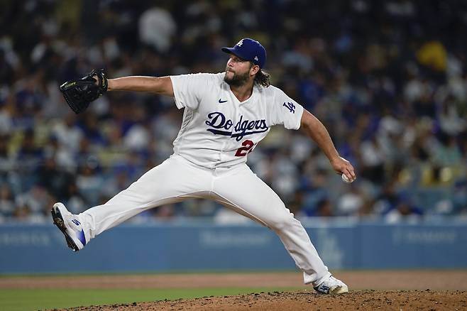 LA 다저스 클레이튼 커쇼의 최고 구속이 90마일도 채 나오지 않았다. AP연합뉴스