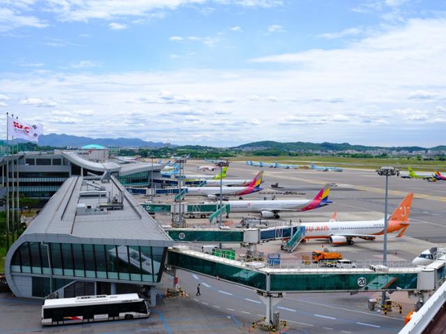 한국공항공사가 관리하는 14개 지방공항 중 한 곳인 김포국제공항 전경. 한국공항공사 홈페이지