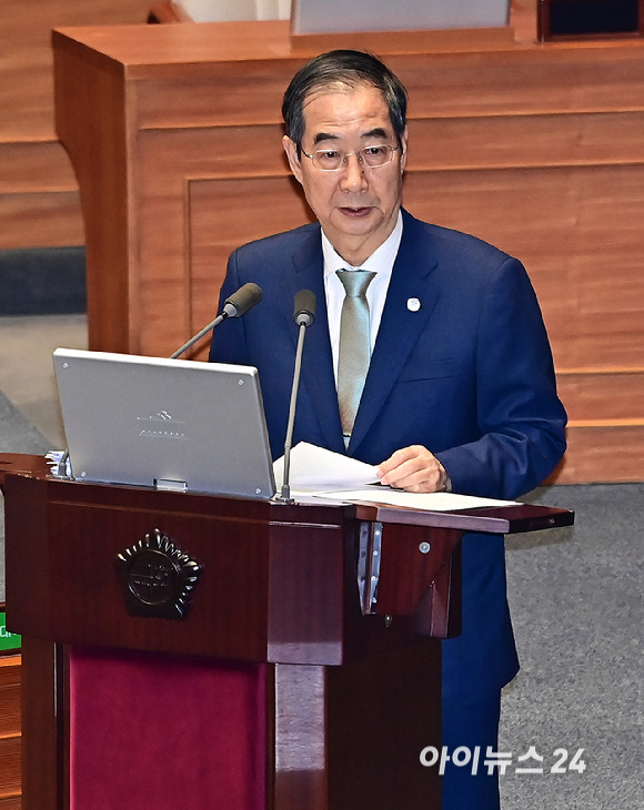 한덕수 국무총리가 6일 오후 서울 여의도 국회 본회의장에서 열린 외교·통일·안보 분야 대정부질문에서 성일종 국민의힘 의원 질의에 답하고 있다. [사진=곽영래 기자]