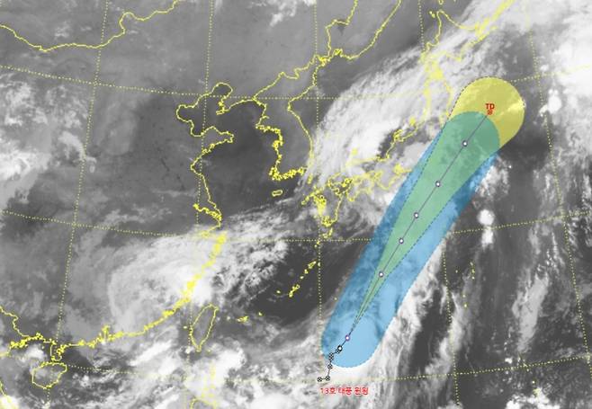 제13호 태풍 윈욍의 예상 진로를 담은 위성사진.(기상청 제공)