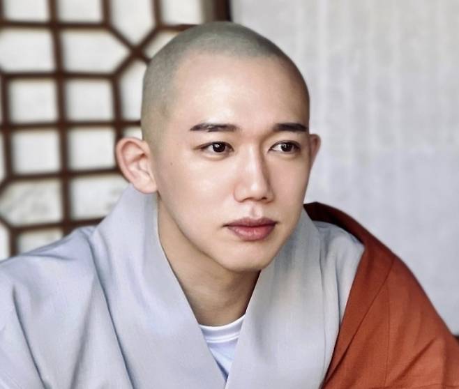 Venerable Beomjeong, also known as "kkot seunim (flower monk)" (Courtesy of Venerable Beomjeong's Instagram)