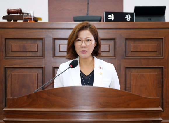 지난 5일 하남시의회 정혜영 의원이 하남시의회 제324회 임시회 제1차 본회의에서 ‘하남형 문화정책’ 계획 수립 및 추진을 촉구하기 위한 5분 자유발언을 진행하고 있다. 하남시의회 제공