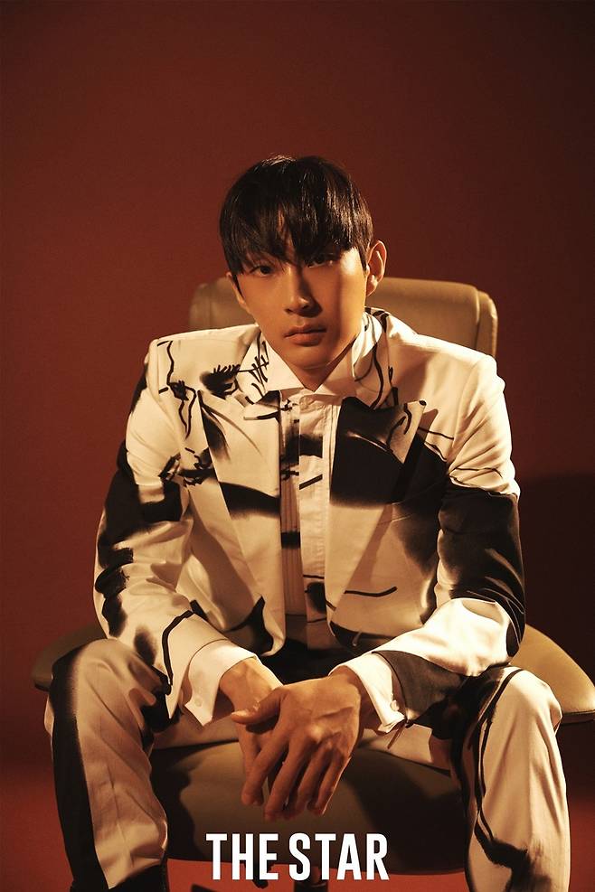 [사진 = 더스타 제공]