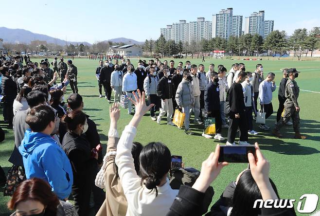 지난 3월 육군 제55보병사단 사령부에서 열린 신병 입영식. 2023.3.14/뉴스1 ⓒ News1 김영운 기자