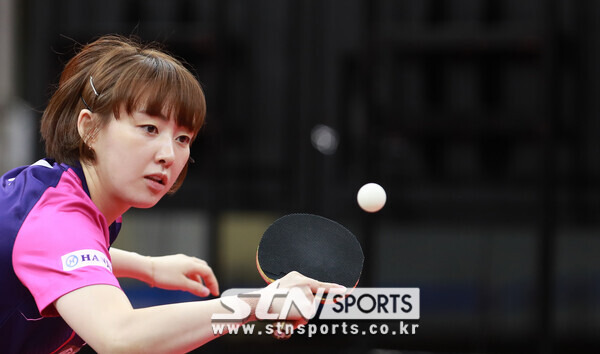 '제26회 국제탁구연맹(ITTF)-아시아탁구연합(ATTU) 평창아시아탁구선수권대회'에 출전해 여자 단체전 은메달을 획득한 서효원. 사진(평창)┃강명호 기자