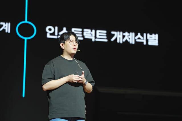 김재은 솔트룩스 AI랩장이 발표를 하고 있다.