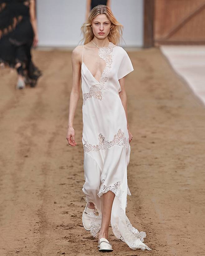 2023_FW_ Stella McCartney.jpg