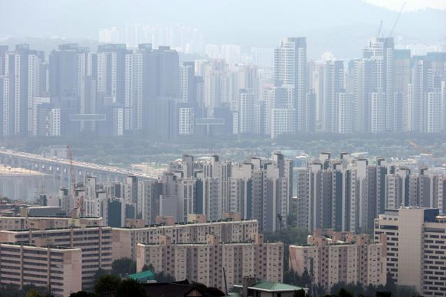 8월 31일 서울 남산에서 바라본 서울의 아파트. 연합뉴스