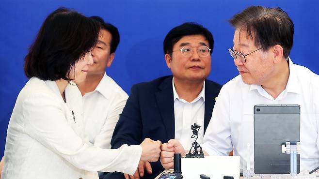 뉴시스