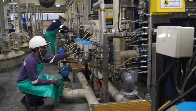 테스(SK에코플랜트의 전기?전자 폐기물 재활용 자회사)의 싱가포르 공장에서 희귀금속을 추출하는 후처리 공정을 진행하고 있다. SK에코플랜트 제공