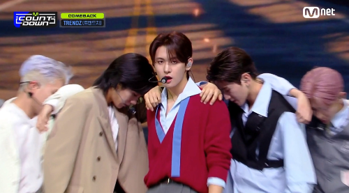트렌드지가 컴백 무대를 꾸몄다.사진=엠카운트다운 방송캡처