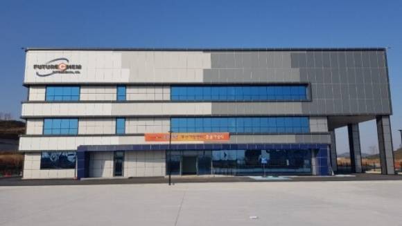 퓨쳐켐이 이달 중으로 중국 제약사에 전립선암 신약 후보물질 기술수출 성과를 기대하고 있다. 사진은 부산 기장에 있는 퓨쳐켐 공장. /사진=퓨쳐켐