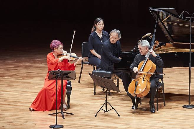 정트리오 무대 오른 정경화, 정명훈, 지안왕. (사진=크레디아 제공) photo@newsis.com *재판매 및 DB 금지