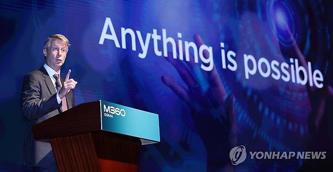 발언하는 마츠 그란리드 GSMA 사무총장 (서울=연합뉴스) 김인철 기자 = 마츠 그란리드 GSMA 사무총장이 7일 서울 중구 웨스틴조선호텔에서 열린 세계이동통신사업자연합회(GSMA) '모바일360 아시아태평양'(M360 APAC) 콘퍼런스에서 발언하고 있다. 2023.9.7 yatoya@yna.co.kr