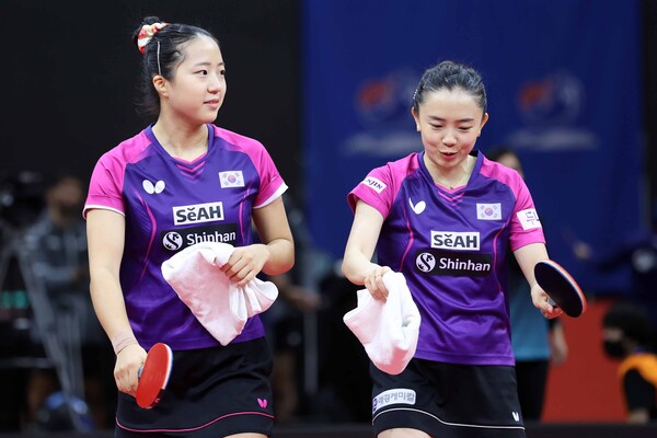 7일 오후 강원도 평창돔체육관에서 진행된 '제26회 국제탁구연맹(ITTF)-아시아탁구연합(ATTU) 평창아시아탁구선수권대회' 여자 복식에 출전한 전지희-신유빈 복식조. 사진┃평창아시아탁구선수권대회 조직위원회