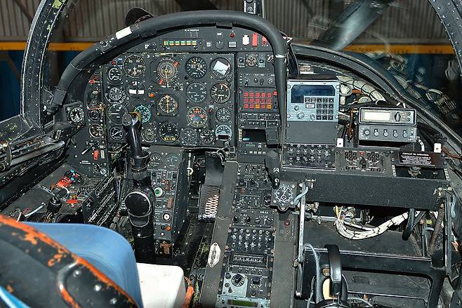 항공기 조종석 계기판에 탑재한 브레게의 시계. [사진 브레게]