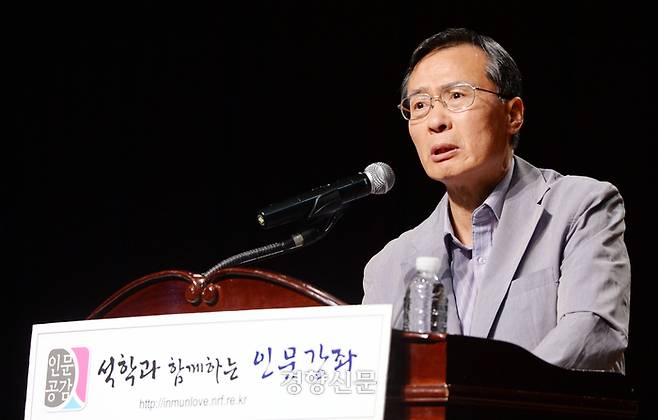 길희성 서강대 명예교수가 <신앙과 이성 사이에서>를 주제로 강의를 하고 있다. 서성일 기자 centing@kyunghyang.com