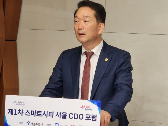 지난 7일 서울 서초구 우면동 전자신문 대회의실에서 개최된 ‘제1차 스마트시티 서울 CDO 포럼’에 참석해 축사하는 김태수 의원