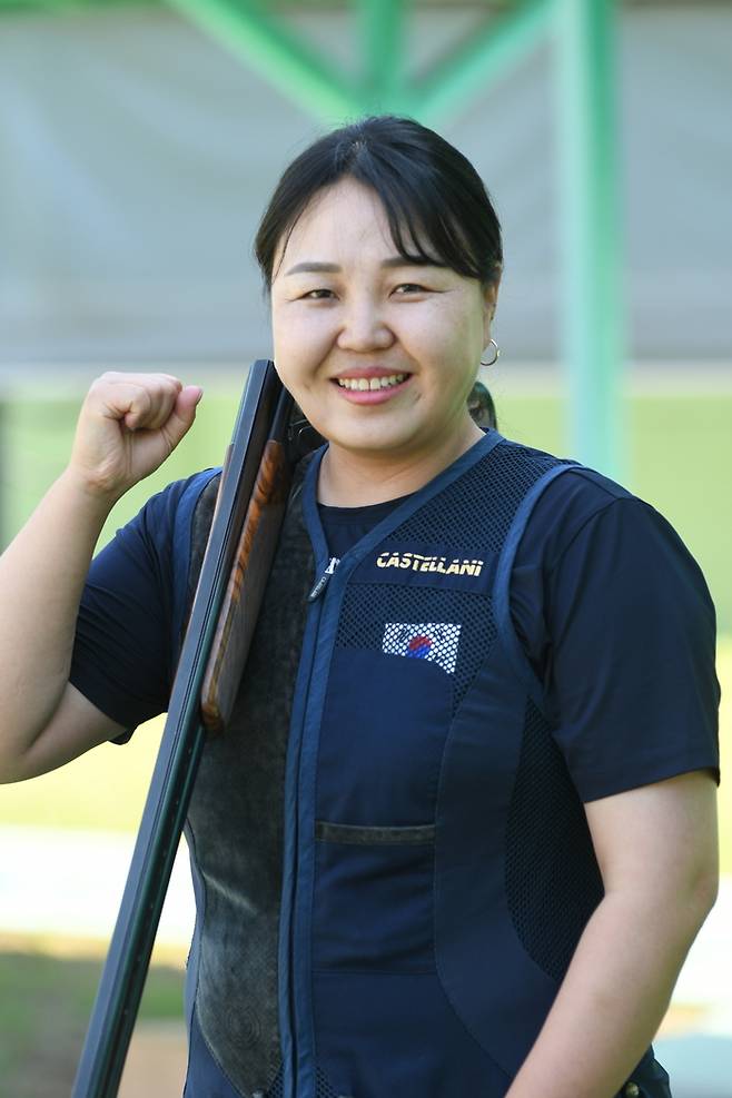 포즈를 취하고 있는 이보나.   대한사격연맹 제공