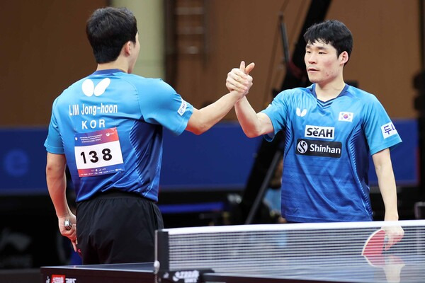 9일 오전 강원도 평창돔체육관에서 열린 '제26회 국제탁구연맹(ITTF)-아시아탁구연합(ATTU) 평창아시아탁구선수권대회' 남자 복식 4강전에 출전한 장우진-임종훈 조. 사진┃평창아시아탁구선수권대회 조직위원회