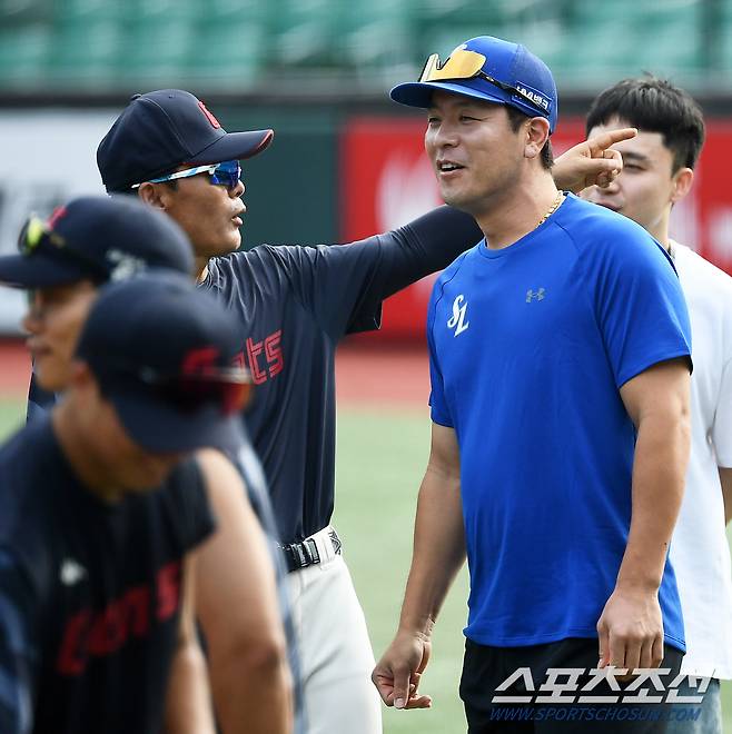 이종운 대행 '민호야 저기 자리 하나 남았다'