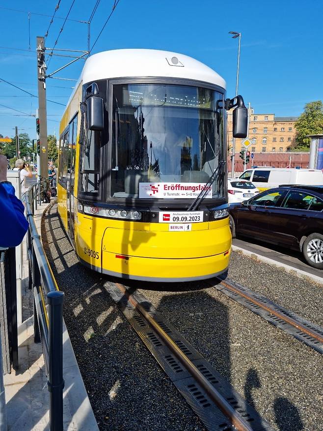 베를린 알트 모아빗(Alt Moabit)역에서 베를린 중앙역까지 2.5㎞ 구간을 순환하는 베를린 M10 노선