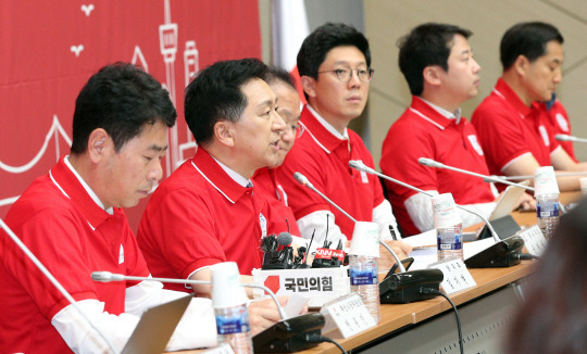 김기현 국민의힘 대표가 7일 오전 부산 동구 부산항국제전시컨벤션센터에서 열린 현장최고위원회의에 참석, 모두발언을 하고 있다. 뉴시스