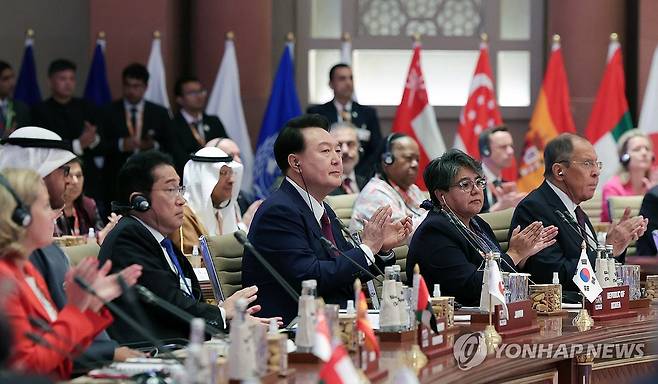 G20 정상회의 '하나의 지구' 세션 참석한 윤 대통령 (뉴델리=연합뉴스) 임헌정 기자 = 윤석열 대통령이 9일(현지시간) 인도 뉴델리 바라트 만다팜 국제컨벤션센터에서 열린 주요 20개국(G20) 정상회의 세션1 '하나의 지구'에 참석하고 있다. 2023.9.9 [공동취재] kane@yna.co.kr