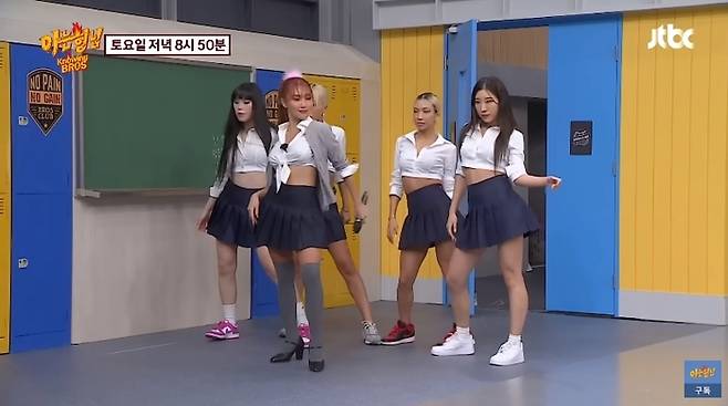 It has been suggested that the dress of singer Hwasa, who is surrounded by  ⁇ uniform sex commercialization following obscenity controversies, is an homage to Brittany Randy Spears.In the 400th episode of JTBCs Knowing Bros, which aired on the 9th, Hwasa performed a special performance of I Love My Body.Hwasa reinterpreted uniforms to match this program concept, which is mainly uniform.On this day, Hwasa tied her top blouse under her chest and made it look like a bra top: she wore a gray cardigan over it and a navy pleated miniskirt underneath, along with gray knee stockings and Mary Jane-style high heels.The hair tied in a forty-tail style captivated the eye with a hair accessory reminiscent of cotton candy.Some have pointed out that Hwasas dress is a uniform commercialization, but most of the netizens praised his fashion and performances on this day.In particular, a foreign fan commented that  ⁇ Hwasa is really cool in dress like Brittany Randy Spears.Britney Randy Spears dress is the dress she wore during her 1999 performance of Baby Driver One More Time.Randy Spears, who was 16 years old at the time of the release of the song, was accused of being sensational at first as a dress that made his own ideas.However,  ⁇ Baby Driver One More Time  ⁇  became a representative song of Randy Spears and played a successful role in attaching him to the image of his neighbors sister.The United States of America drama Glee, which aired in 2010, covered Randy Spearss dress with a remake of the song. At this time, it changed the hair styling and brought out the charm of the character.United States of America singer Anne-Marie wore a dress with Randy Spears dress when she released a music video of  ⁇ 2002  ⁇  with her childhood memories.In addition, the chorus containing the songs that were popular at that time became a topic with the title of the song that gave the dress.In 2021, Tyra Banks made headlines when she appeared on Dancing With the Stars, referring to her dress, which stretched the back of her skirt to give it a more dressy feel and drew attention to her sparkling underwear underneath her blouse.Hwasa has been engulfed in obscenity controversies about Performance on several occasions.According to the Police on October 10, the Seoul Seongdong Police Station summoned Hwasa as a defendant at the end of last month and asked about the intention and background of the performance.