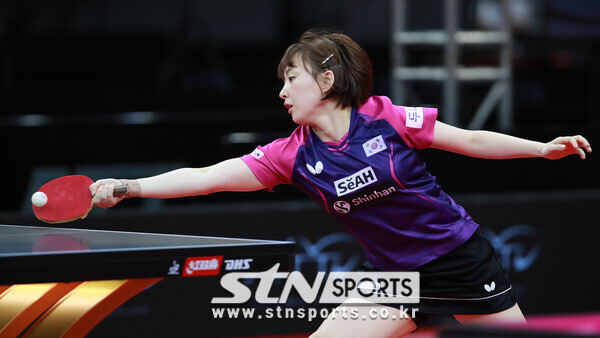 '제26회 국제탁구연맹(ITTF)-아시아탁구연합(ATTU) 평창아시아탁구선수권대회'에 출전해 여자 단체전 은메달을 획득한 서효원. 사진(평창)┃강명호 기자