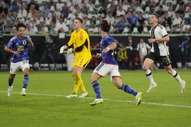 일본은 전반을 2-1로 앞섰다. 특히, 일본은 최근 2차례의 평가전에서 10골을 폭발시킨 바 있다 (뉴시스)