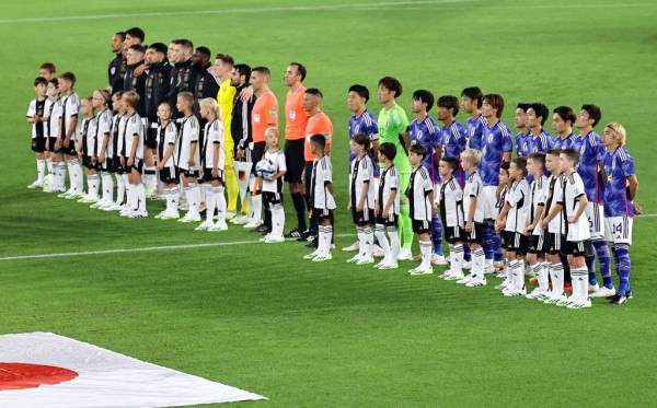 경기를 앞둔 독일과 일본 축구대표팀 선수들. 사진=게티이미지