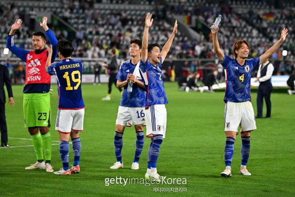 일본 축구대표팀 선수들이 10일 독일 원정 평가전에서 4-1 대승을 거둔 뒤 기뻐하고 있다. 사진=게티이미지