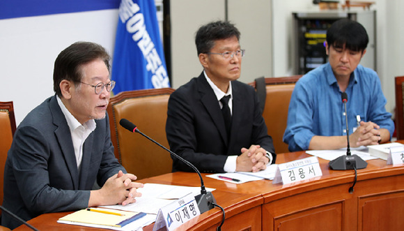 이재명 더불어민주당 대표가 10일 오전 서울 여의도 국회에서 열린 교권회복을 위한 더불어민주당-교원단체 간담회에서 발언하고 있다. [사진=뉴시스]