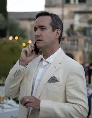 미국 드라마 '석세션'에서 크림색 정장을 차려입은 매슈 맥패디언. [HBO]