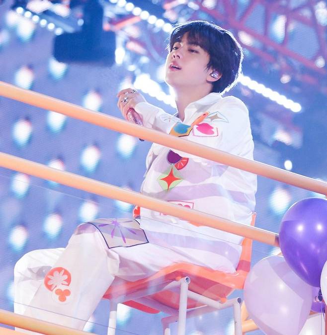 방탄소년단 진 '슈퍼 참치' 스포티파이 5500만 돌파..'뜨거운 인기'