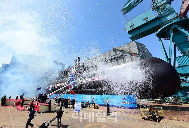 지난 2016년 4월 현대중공업 울산조선소에서 홍범도함 진수식이 열리고 있다. (사진=해군)