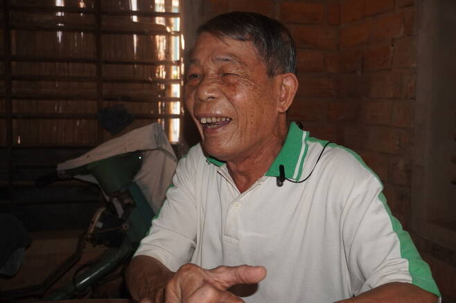 지난 8월5일 빈타인사에 있는 자신의 집에서 레반히엔이 증언하고 있다. 곽진산 기자