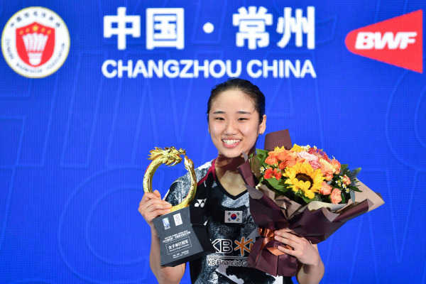 <yonhap photo-4037=""> South Korea?s An Se-young poses after winning the women?s singles final match against Japan?s Akane Yamaguchi at the China Open Badminton tournament in Changzhou, in China?s eastern Jiangsu Province on September 10, 2023. (Photo by AFP) / China OUT/2023-09-10 19:06:04/ <저작권자 ⓒ 1980-2023 ㈜연합뉴스. 무단 전재 재배포 금지.></yonhap>