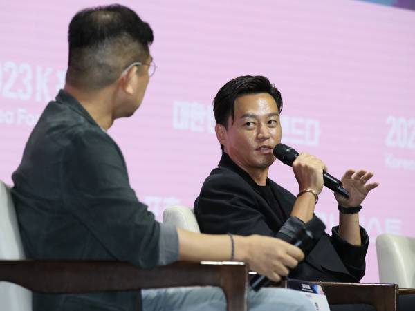 [2023 K포럼] 일간스포츠와 이코노미스트가 공동 주최하는 '2023 K포럼'이 11일 서울 서초구 신반포로 JW메리어트호텔서울 그랜드볼룸에서 열렸다. 배우 이서진이 K콘텐츠 'K콘텐츠를 통한 대한민국 브랜드 세계화 전략'을 진행하고 있다. '대한민국이 브랜드다'라는 슬로건으로 개최된 이번 '2023 K포럼'은 서울특별시, 문화체육관광부, 중소벤처기업부가 후원한다. 서병수 기자 qudtn@edaily.co.kr /2023.09.11/