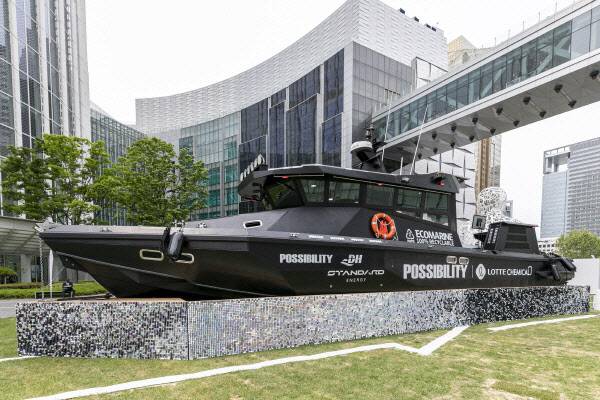 에코마린이 개발한 재활용 소재를 적용한 가능성(Possibility)호. (사진=롯데케미칼)