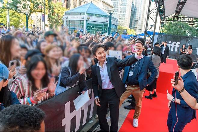 토론토 영화제 참석한 '콘크리트 유토피아' 배우들