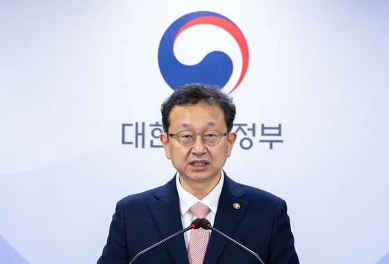 정승윤 국민권익위원회 부위원장이 12일 정부서울청사에서 국회의원 가상자산 전수조사 착수 발표를 하고 있다. 연합뉴스