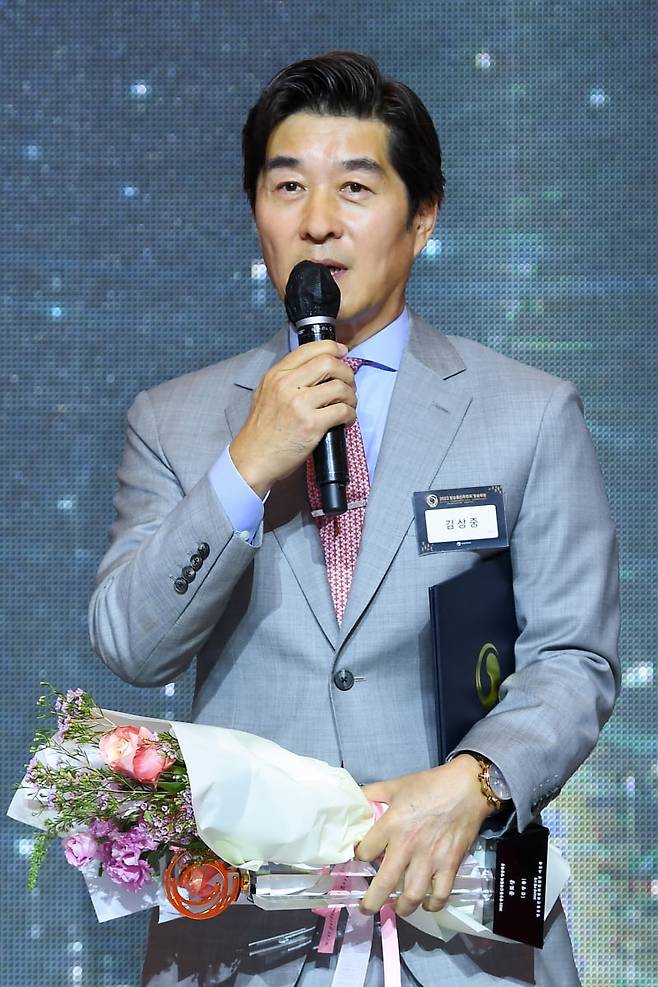 '그것이 알고 싶다' MC 김상중, 방송대상 공로상 수상 /사진=SBS 제공