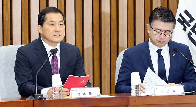 12일 국회에서 열린 ‘교원 대상 무분별한 아동학대 신고에 대응한 아동학대처벌법 개정’ 관련 당정협의회 [연합뉴스]