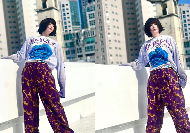 Actress Kim Hye-soo caught the eye with her floral pants.Kim Hye-soo posted several photos on her social media channel on Wednesday.He also created a unique atmosphere by matching a loose-fitting floral T-shirt with a short single-headed head.The netizens who watched this commented on the reactions such as  ⁇   ⁇   ⁇   ⁇   ⁇   ⁇ ,  ⁇   ⁇   ⁇   ⁇ ,  ⁇   ⁇   ⁇   ⁇   ⁇ ,  ⁇   ⁇   ⁇   ⁇   ⁇   ⁇   ⁇   ⁇   ⁇ .On the other hand, Kim Hye-soo played the role of Cho Chun-ja in the movie  ⁇   ⁇   ⁇   ⁇   ⁇  which was released on July 26th.