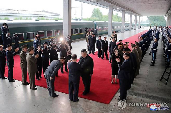 김정은, 러시아 방문위해 평양출발 (평양 조선중앙통신=연합뉴스) 김정은 국방위원장이 러시아연방을 방문하기위해 9월 10일 오후 전용열차로 평양을 출발했다고 조선중앙통신이 12일 보도했다. 2023.9.12 
    [국내에서만 사용가능. 재배포 금지. For Use Only in the Republic of Korea. No Redistribution] nkphoto@yna.co.kr