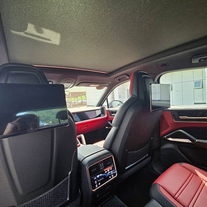 포르쉐 신형 카이엔 뒷좌석. ⓒ데일리안 정진주 기자